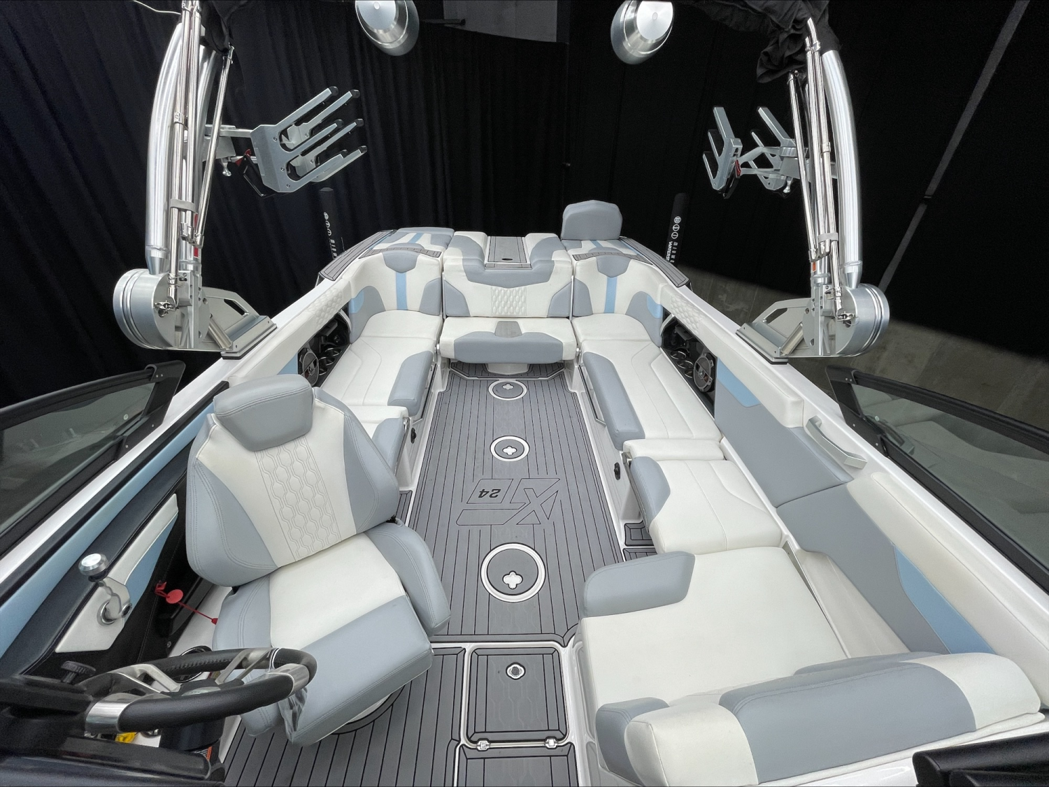 2022 MasterCraft XT24