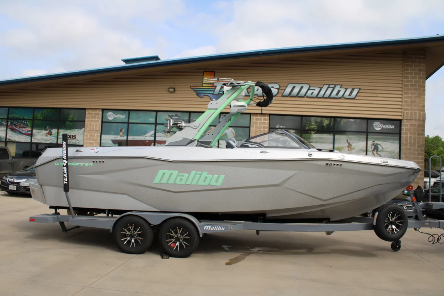 2026 Malibu 25 LSV