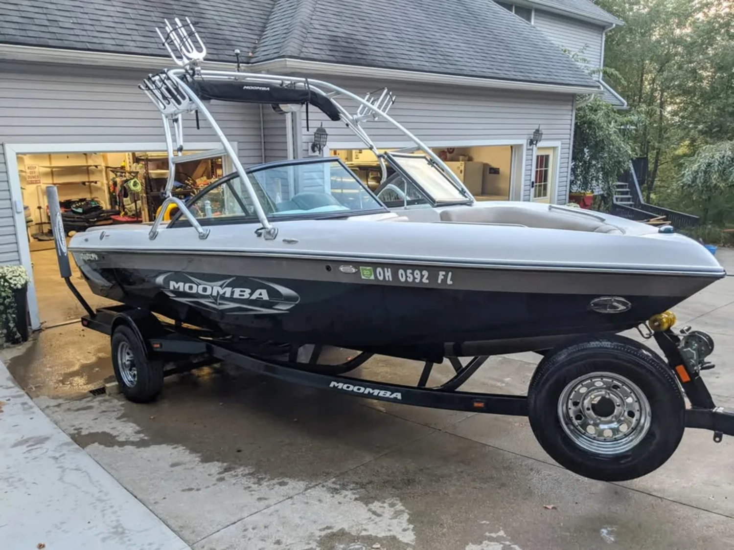 2010 Moomba Boats Outback V - New Engine