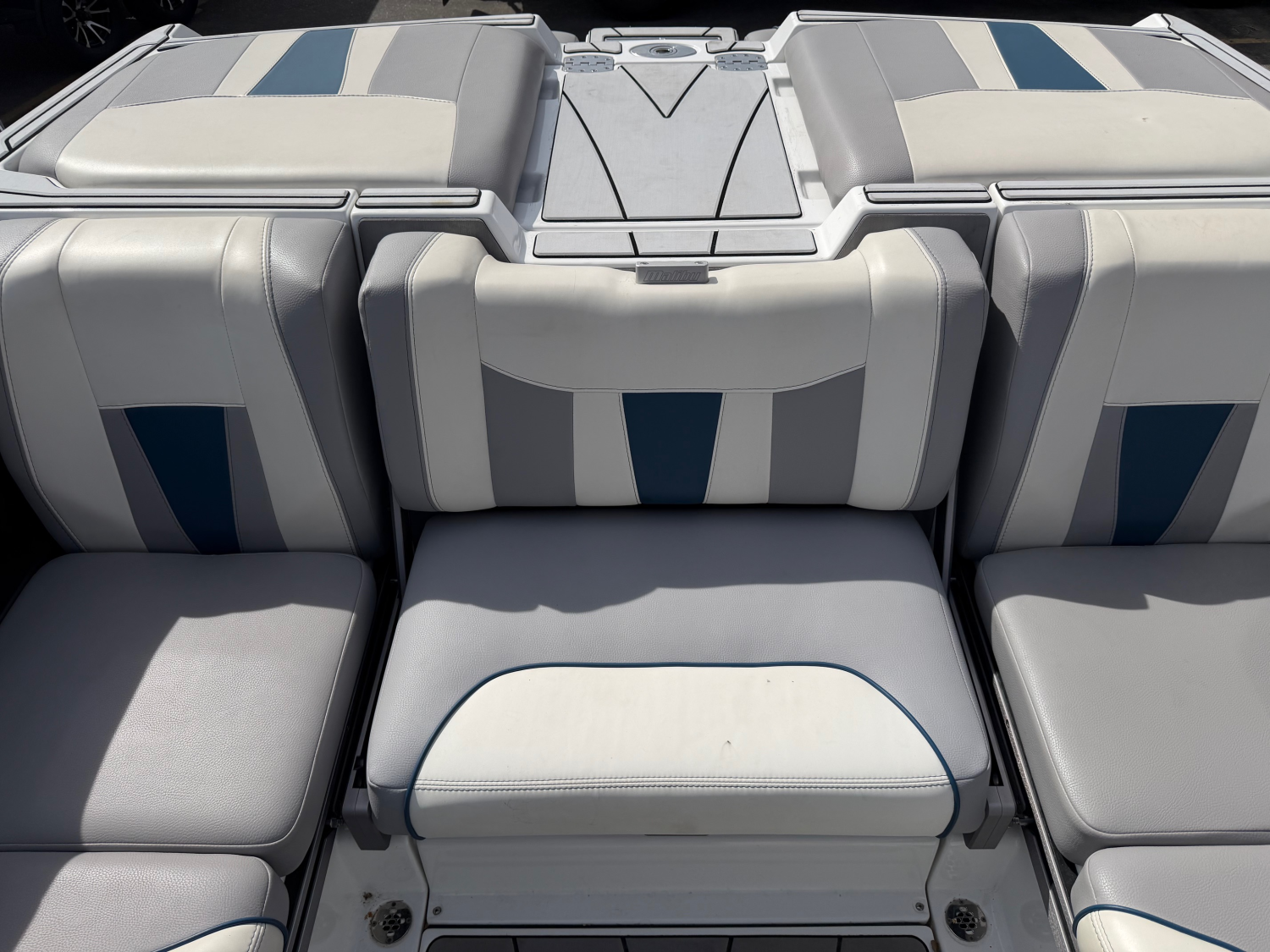 2021 Malibu 23 LSV