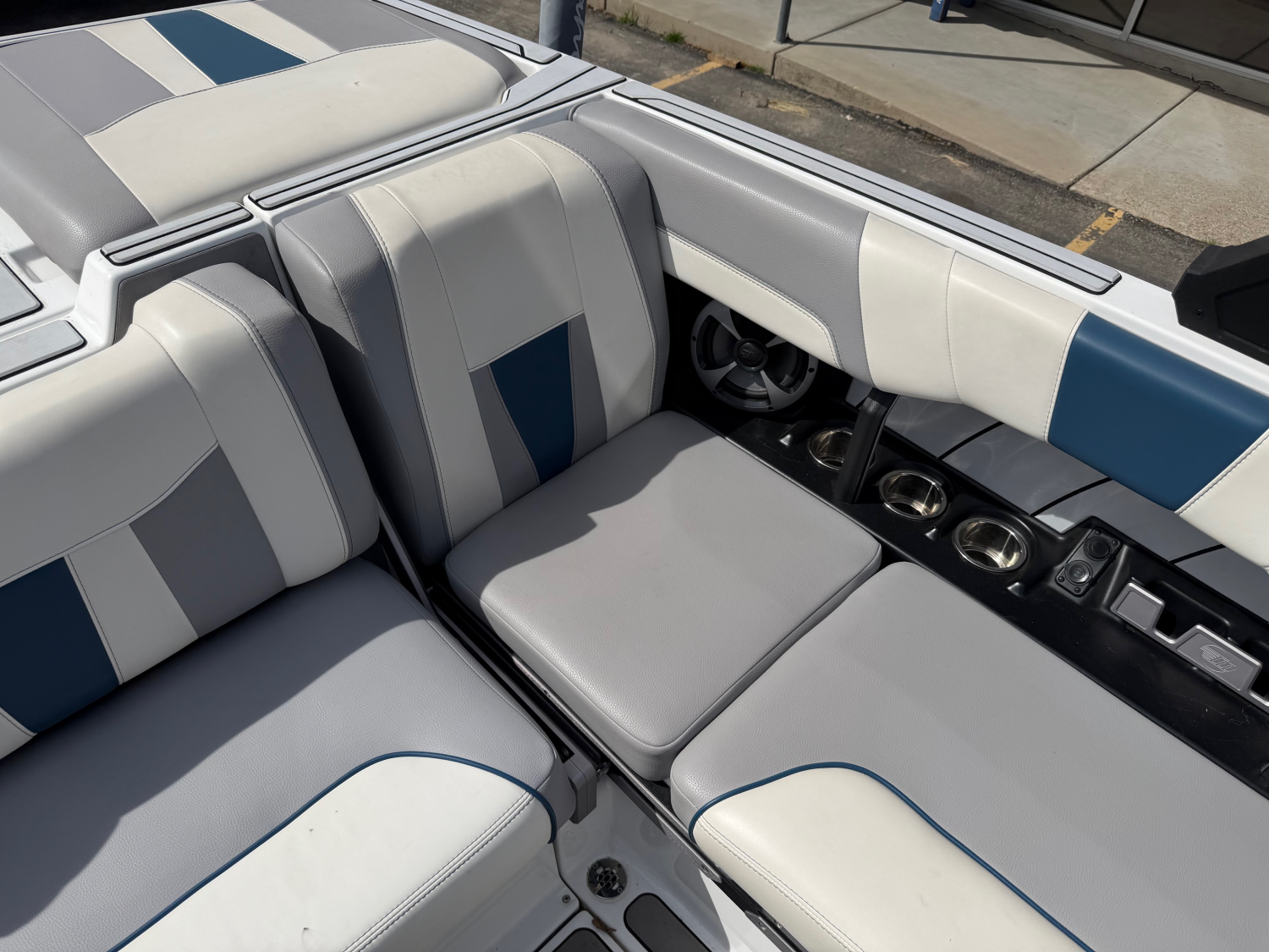 2021 Malibu 23 LSV