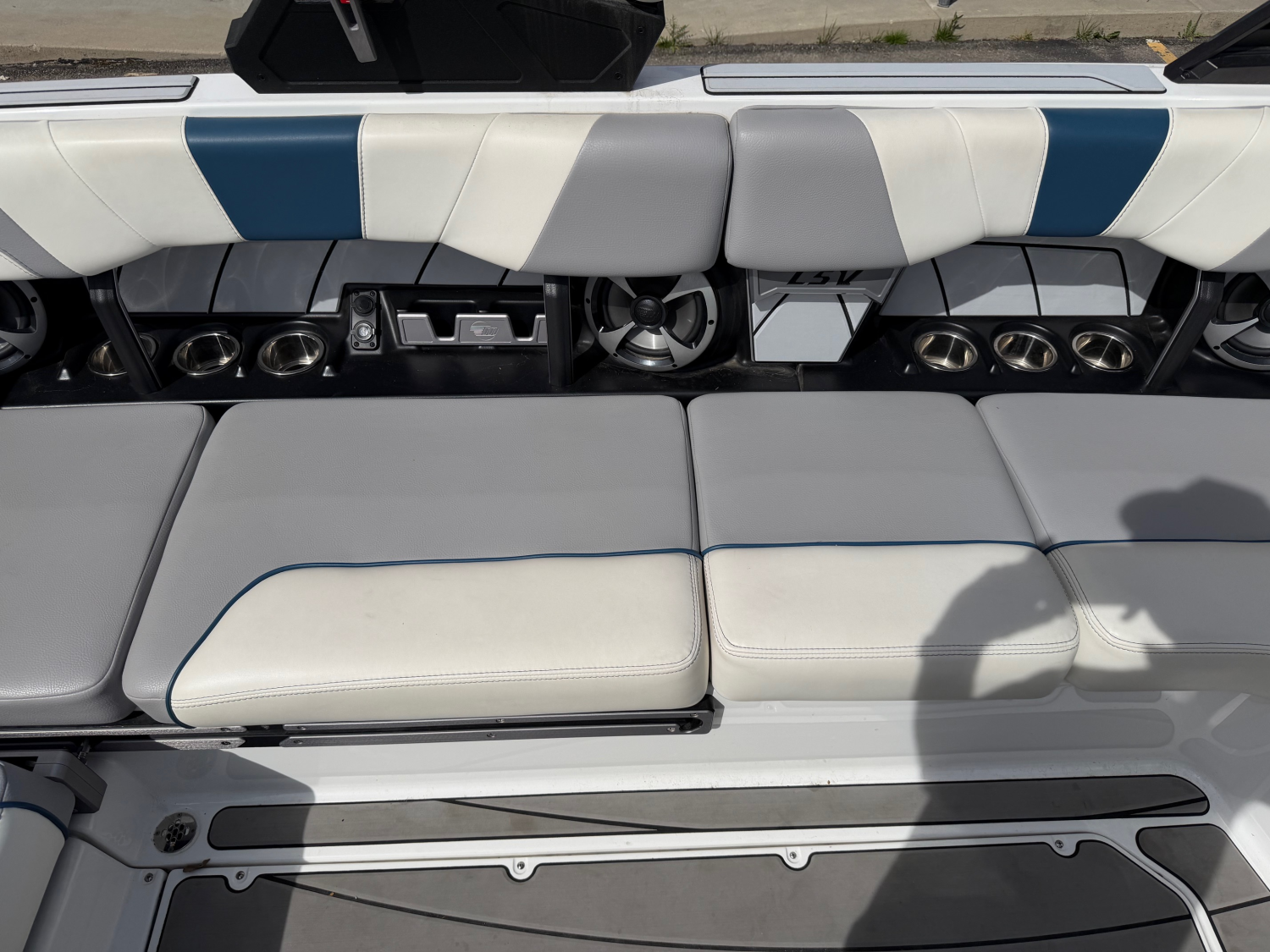 2021 Malibu 23 LSV
