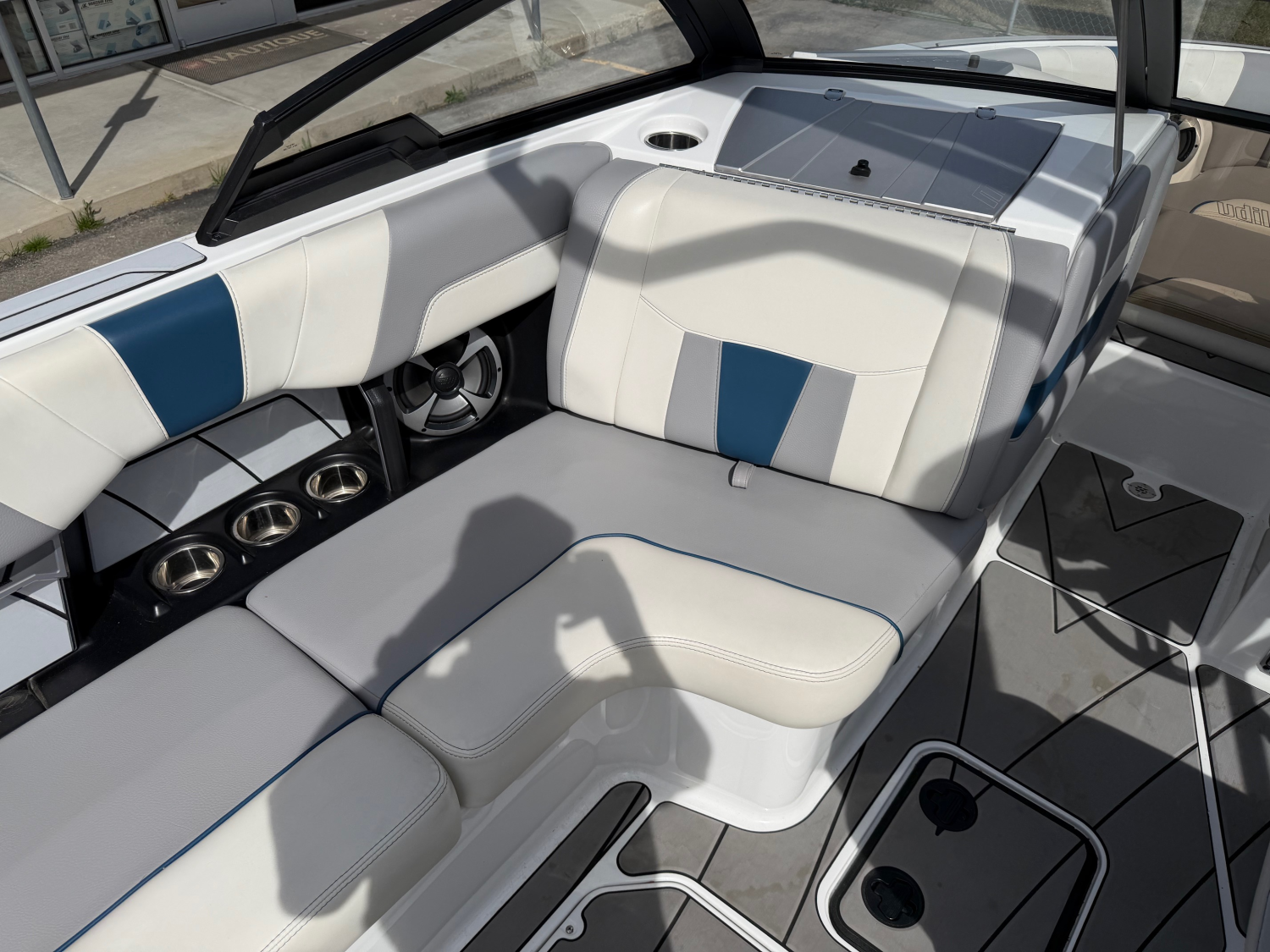 2021 Malibu 23 LSV