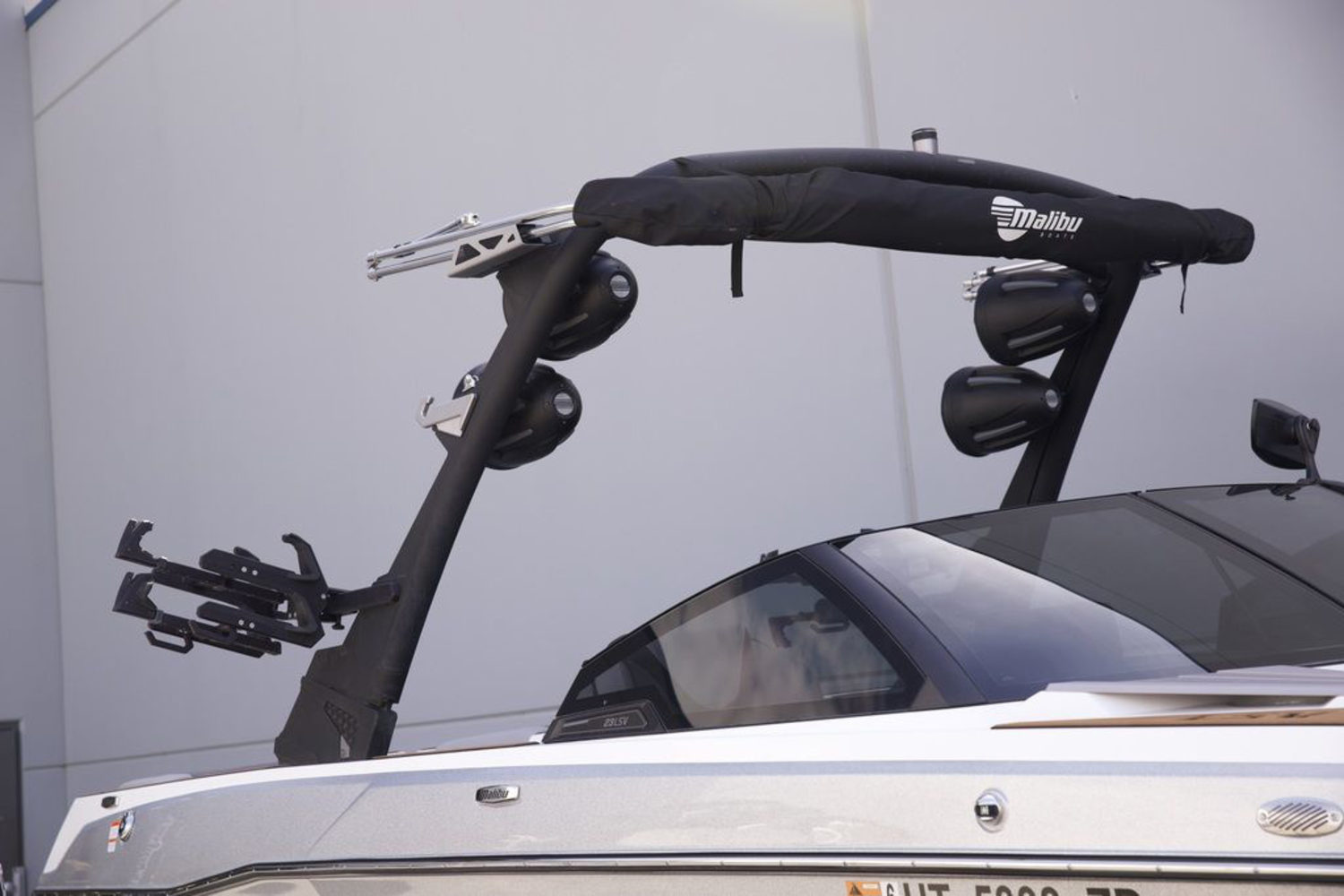 2022 Malibu Boats 23 LSV