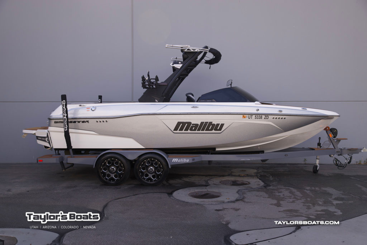 2022 Malibu Boats 23 LSV