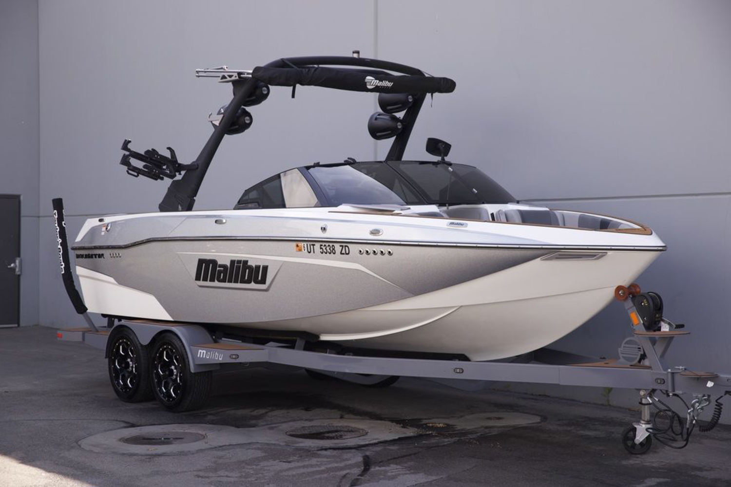 2022 Malibu Boats 23 LSV