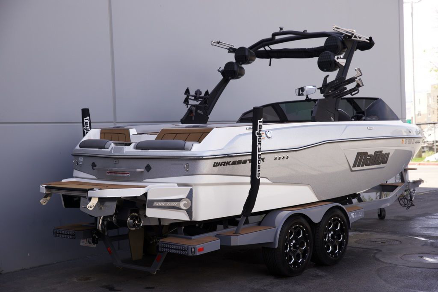 2022 Malibu Boats 23 LSV