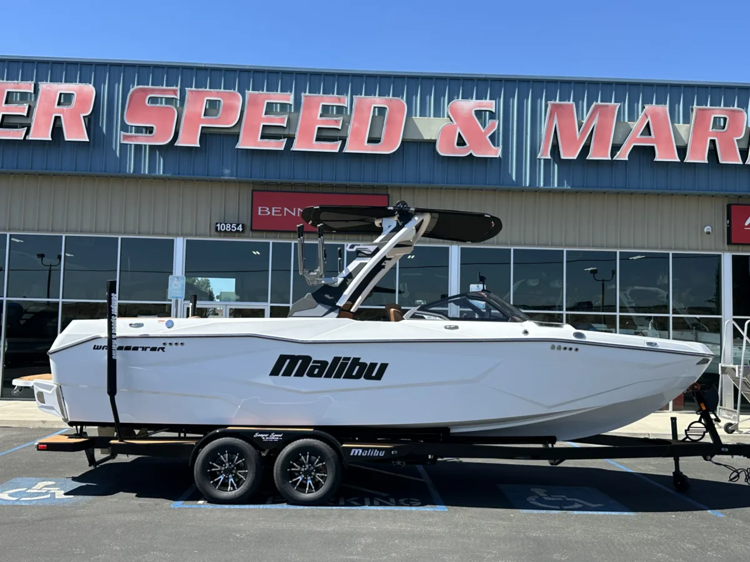 2026 Malibu 25 LSV