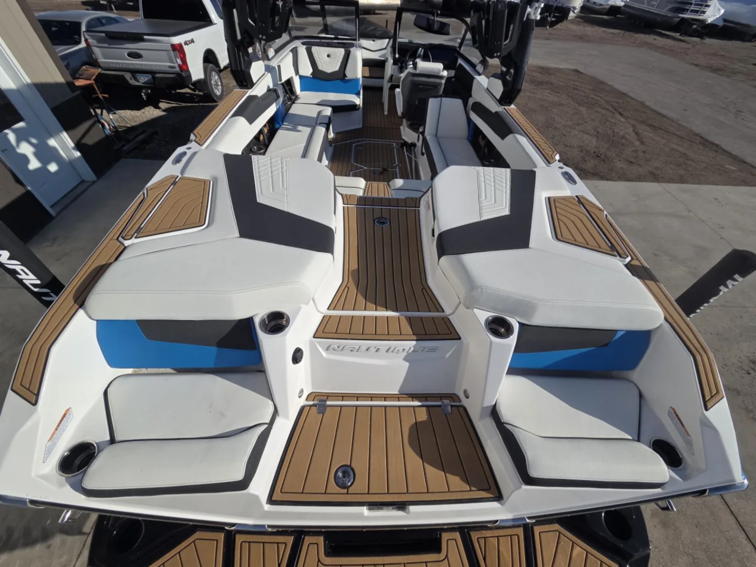 2023 Nautique G25
