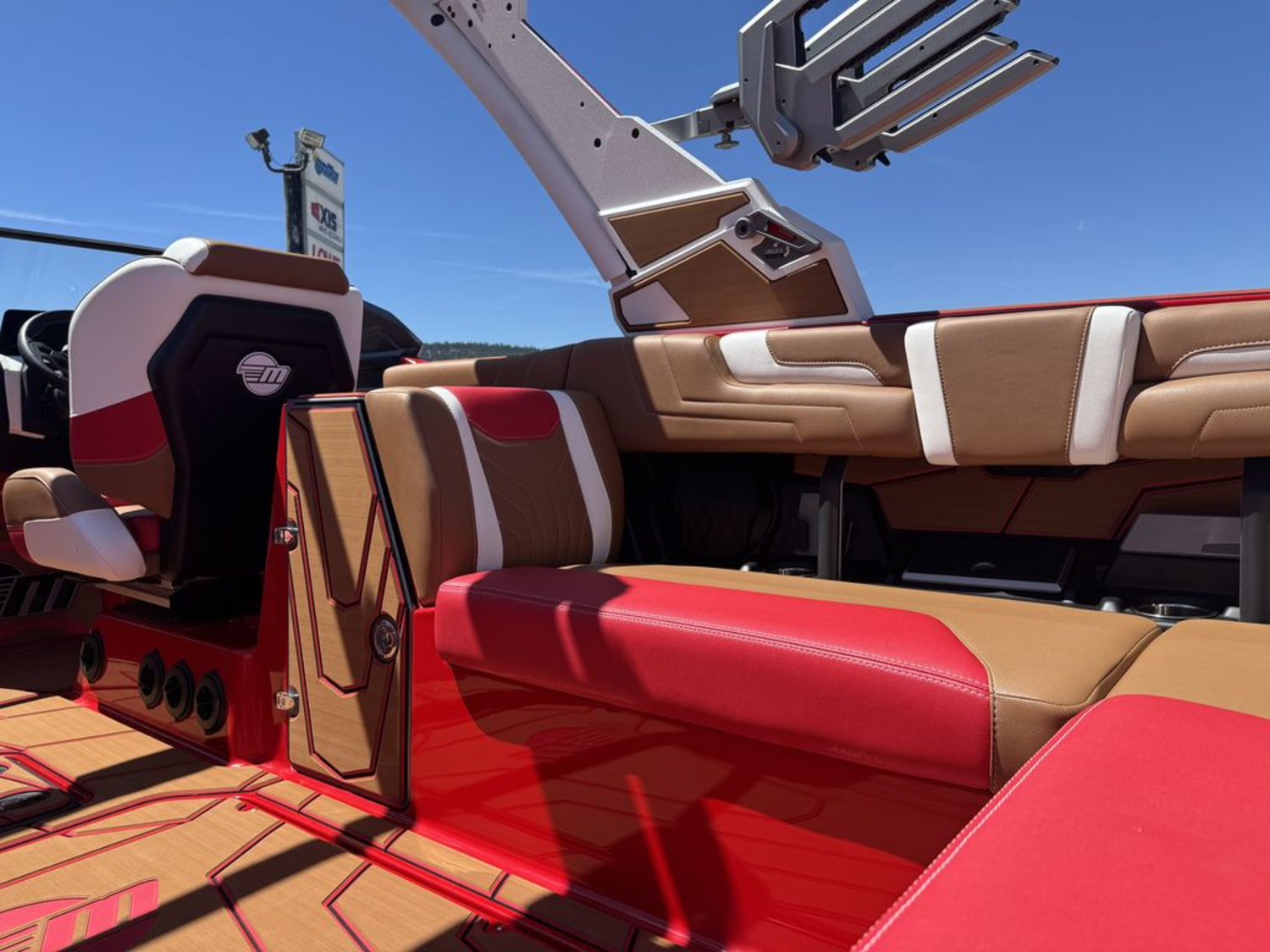 2026 Malibu Boats 25 LSV