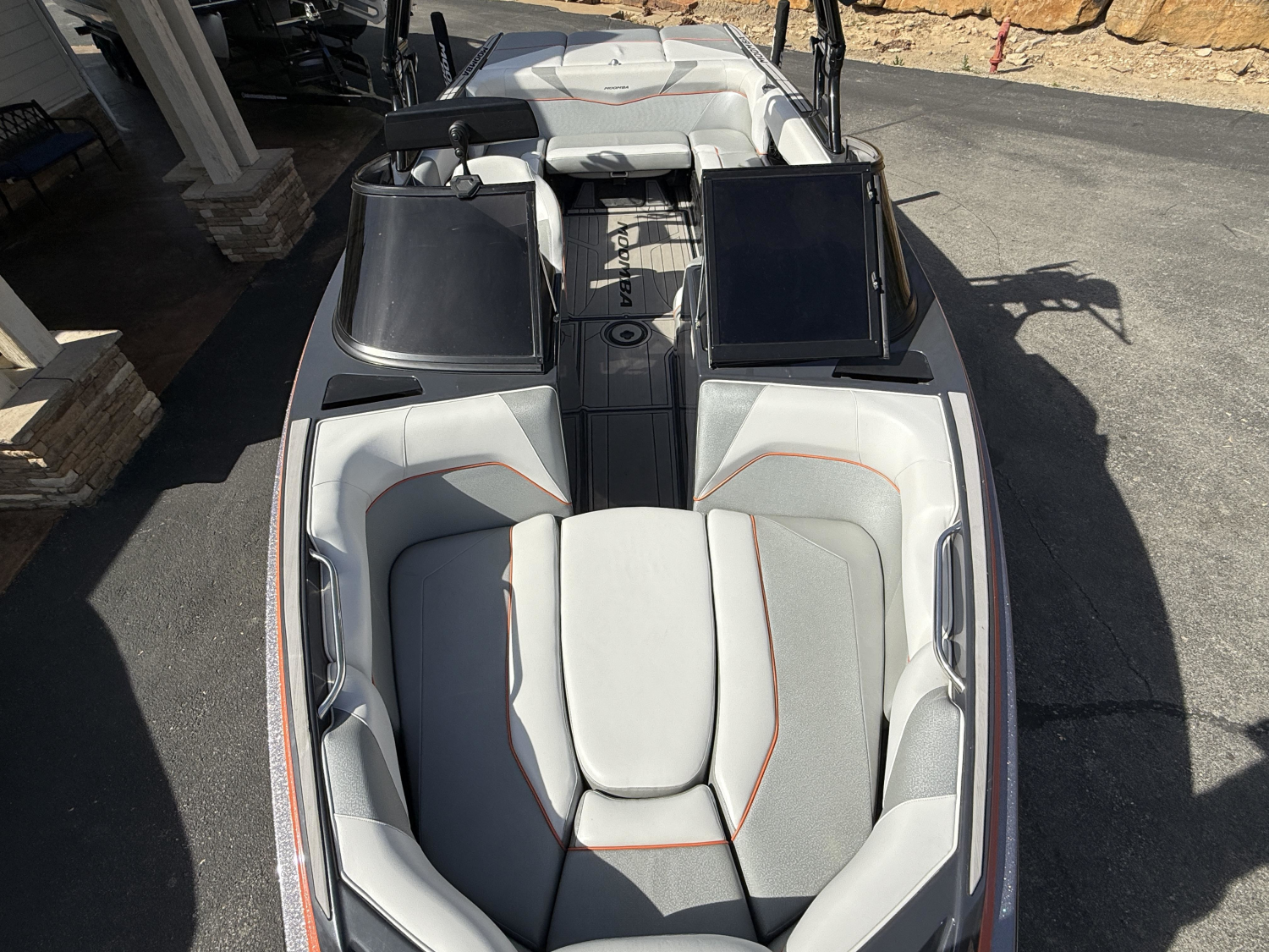 2017 MOOMBA MOJO