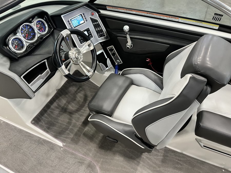 2018-mastercraft-xt21-130564-image12