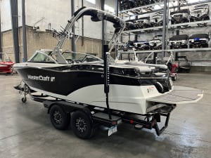 2018-mastercraft-xt21-130564-image4