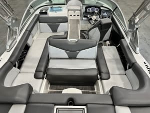 2018-mastercraft-xt21-130564-image8