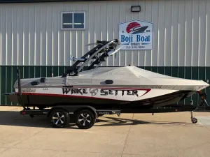 2013 Malibu Boats Wakesetter VLX for sale in Spirit Lake, Iowa