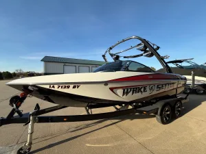 2013 Malibu Boats Wakesetter VLX for sale in Spirit Lake, Iowa