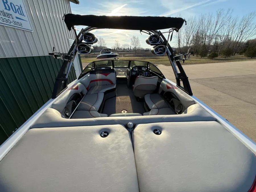 2013 Malibu Boats Wakesetter VLX for sale in Spirit Lake, Iowa