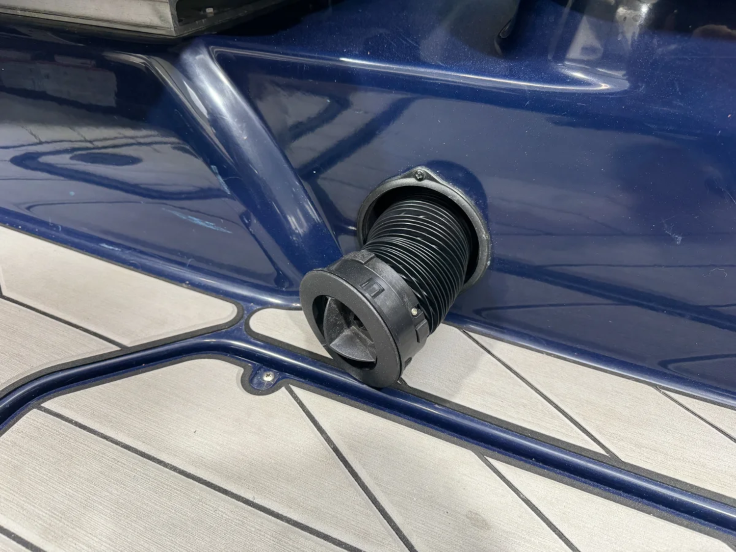 2019 Malibu 22 MXZ M5Di 392 Hours 