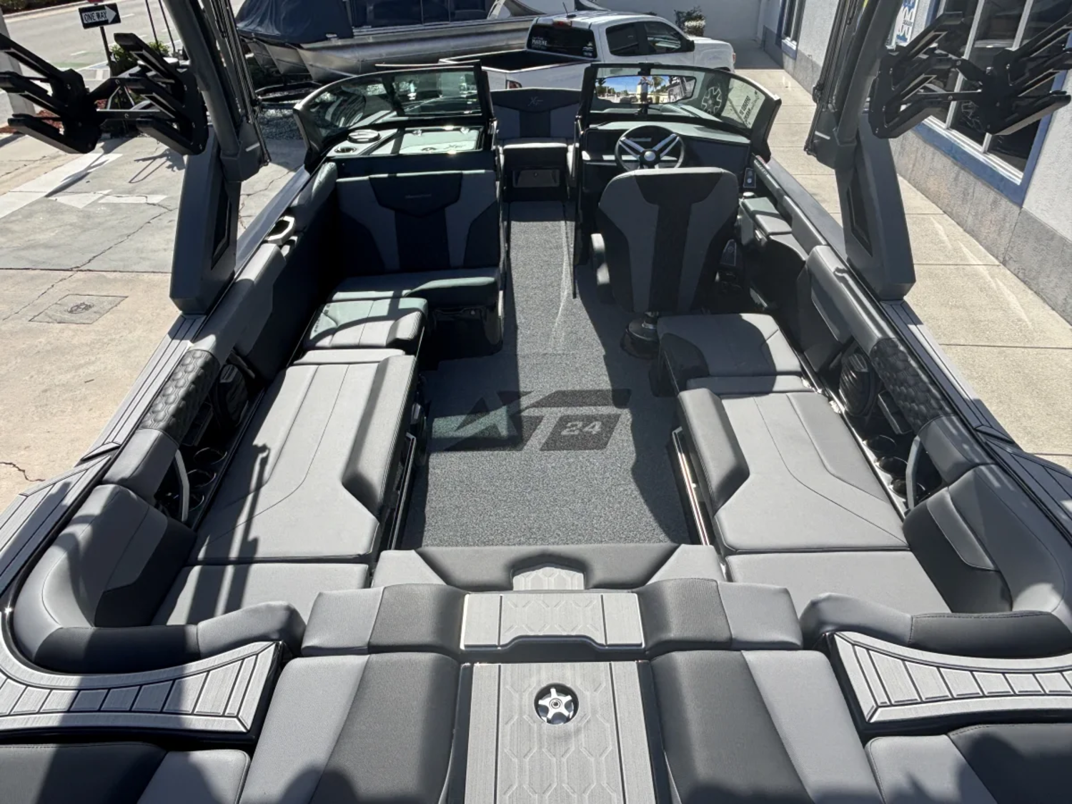 2026 Mastercraft XT24