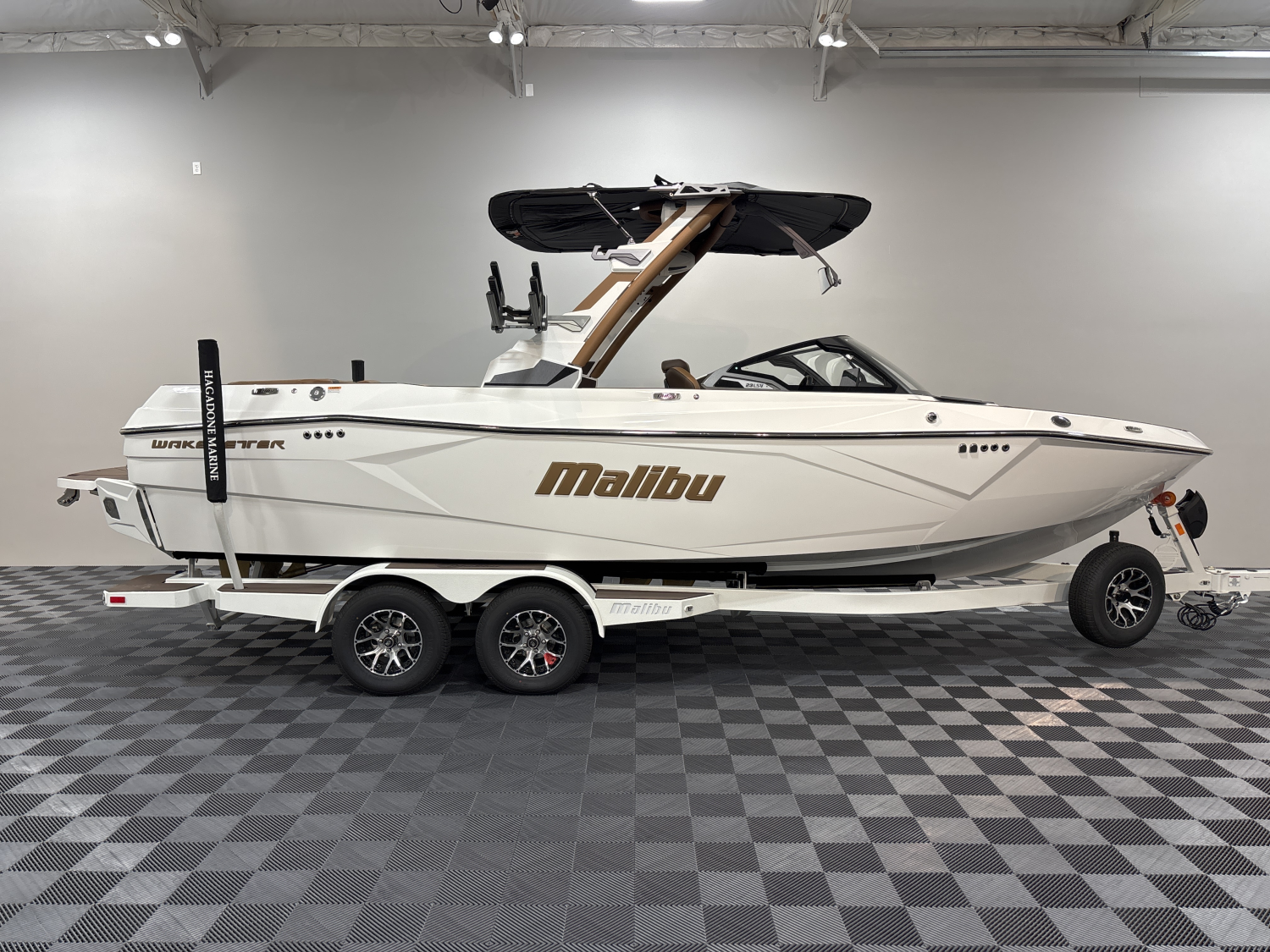 2026 Malibu 23 LSV