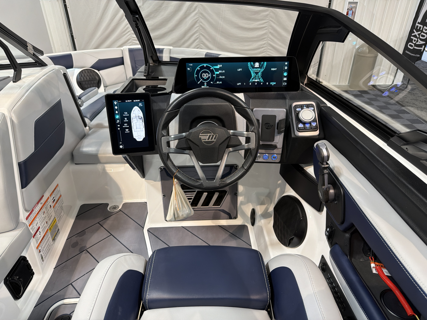 2025 Malibu 23 LSV