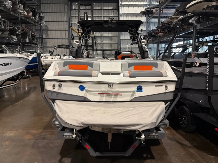 2021 Malibu Boats Wakesetter 25 LSV for sale in , 