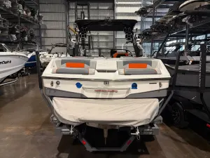 2021 Malibu Boats Wakesetter 25 LSV for sale in , 