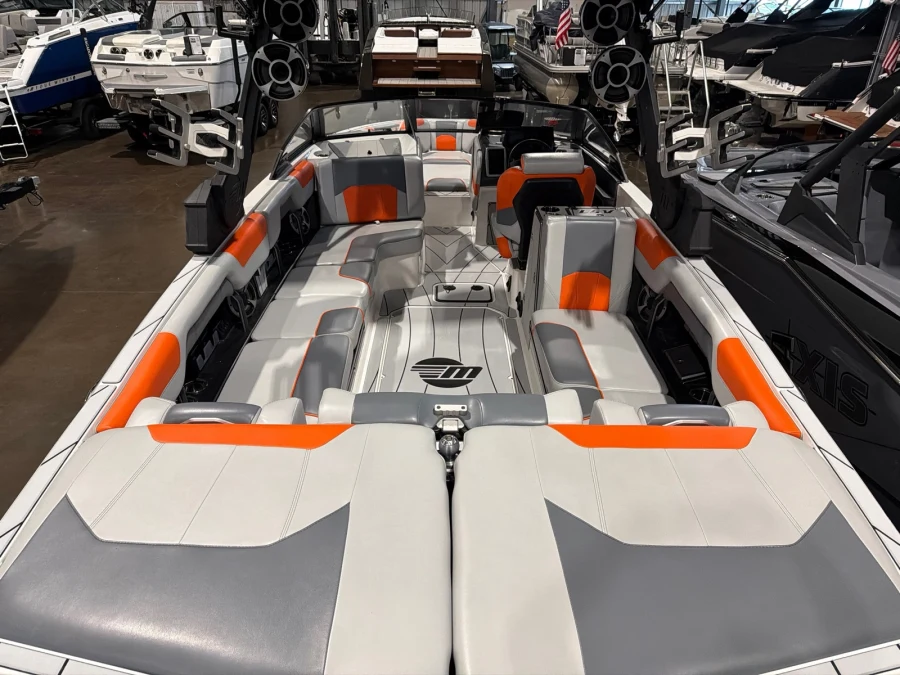 2021 Malibu Boats Wakesetter 25 LSV for sale in , 