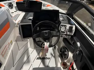 2021 Malibu Boats Wakesetter 25 LSV for sale in , 