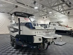 2025 Malibu Boats Wakesetter 25 LSV for sale in , 