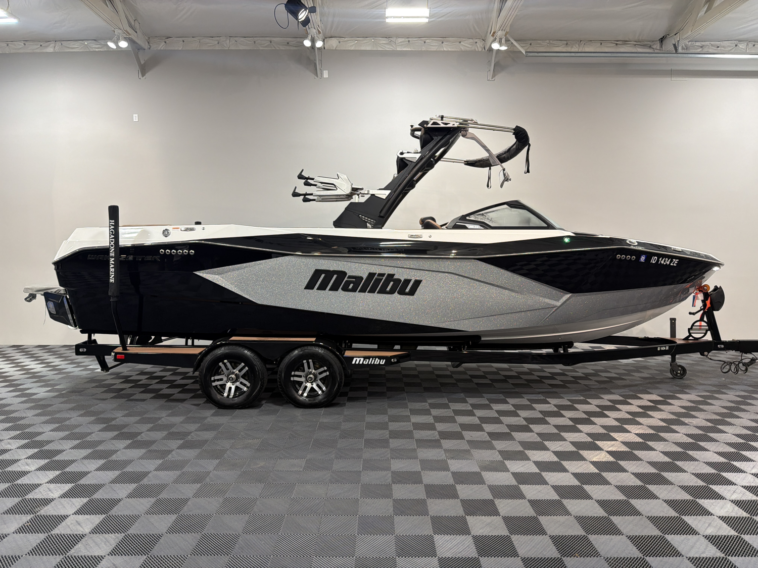 2025 Malibu 26 LSV