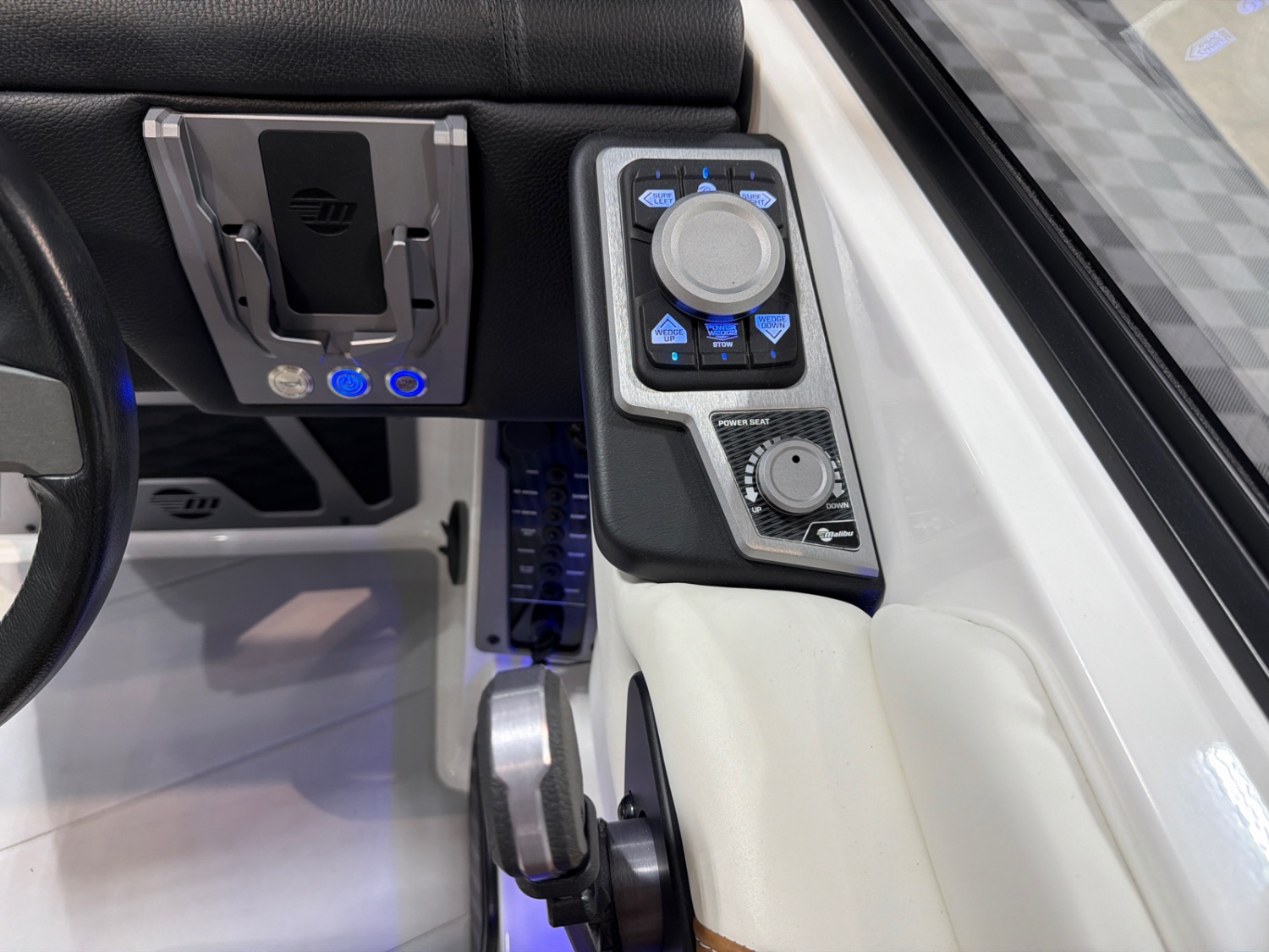 2023 Malibu M220