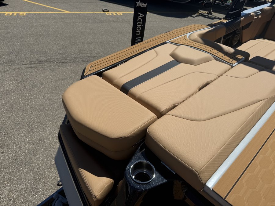 2026-mastercraft-xt22-129087-image10