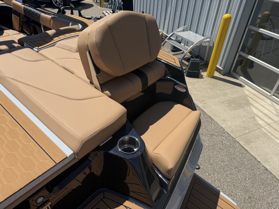 2026-mastercraft-xt22-129087-image11