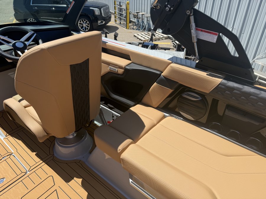 2026-mastercraft-xt22-129087-image15