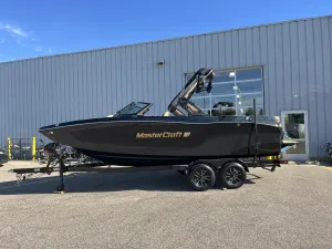 2026-mastercraft-xt22-129088-image1