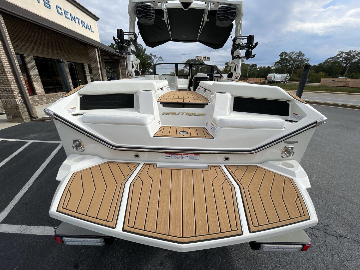 2026 Nautique S23