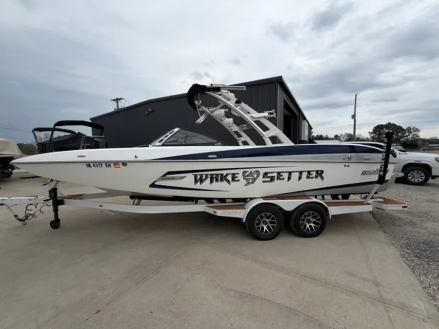 2013 Malibu Boats Wakesetter 24 MXZ for sale in Spokane, Missouri