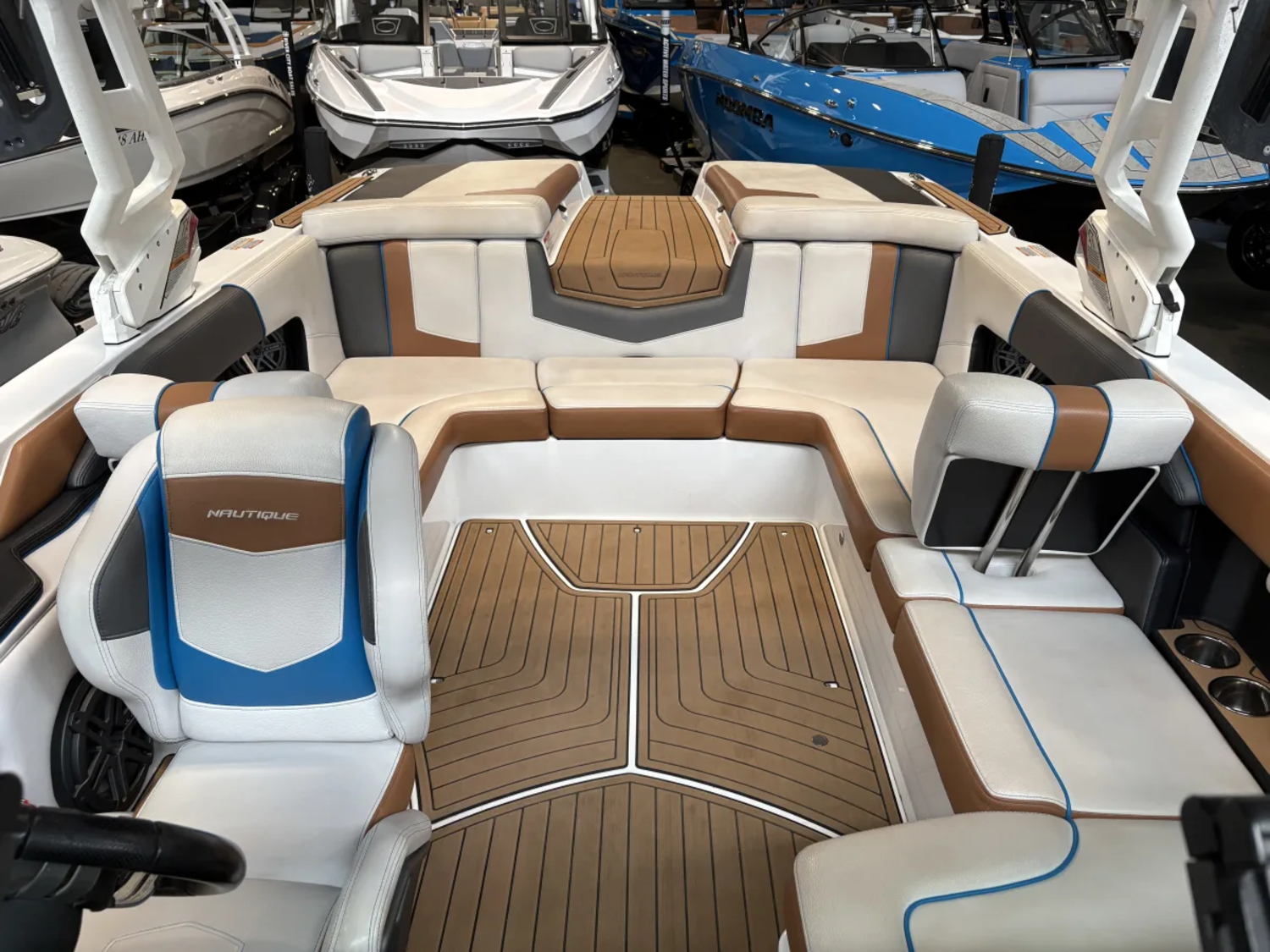 2019 Super Air Nautique 230