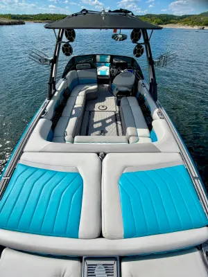 2016 Malibu Boats Wakesetter 25 LSV for sale in Volente, Texas