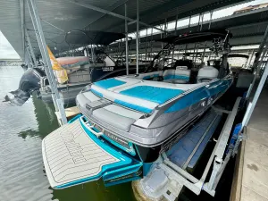 2016 Malibu Boats Wakesetter 25 LSV for sale in Volente, Texas