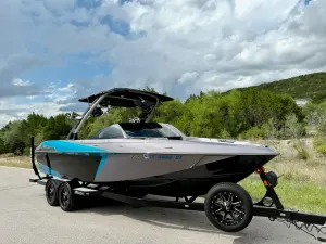 2016 Malibu Boats Wakesetter 25 LSV for sale in Volente, Texas