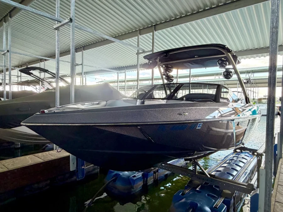 2016 Malibu Boats Wakesetter 25 LSV for sale in Volente, Texas
