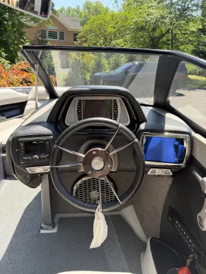 2014 Malibu Wakesetter 23LSV Icon