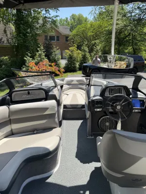 2014 Malibu Wakesetter 23LSV Icon