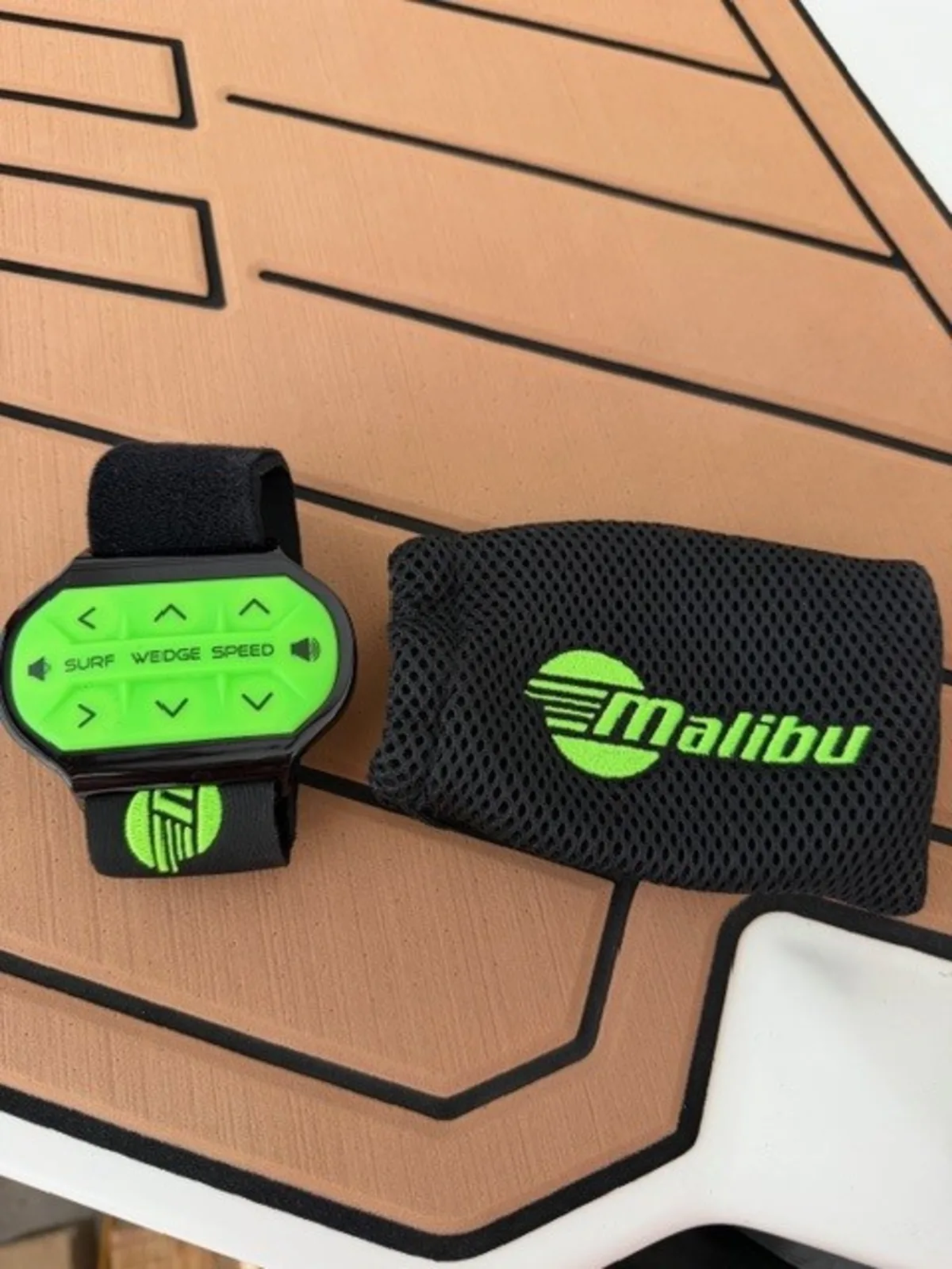 2019 Malibu 23 LSV Wakesetter Boat LOADED