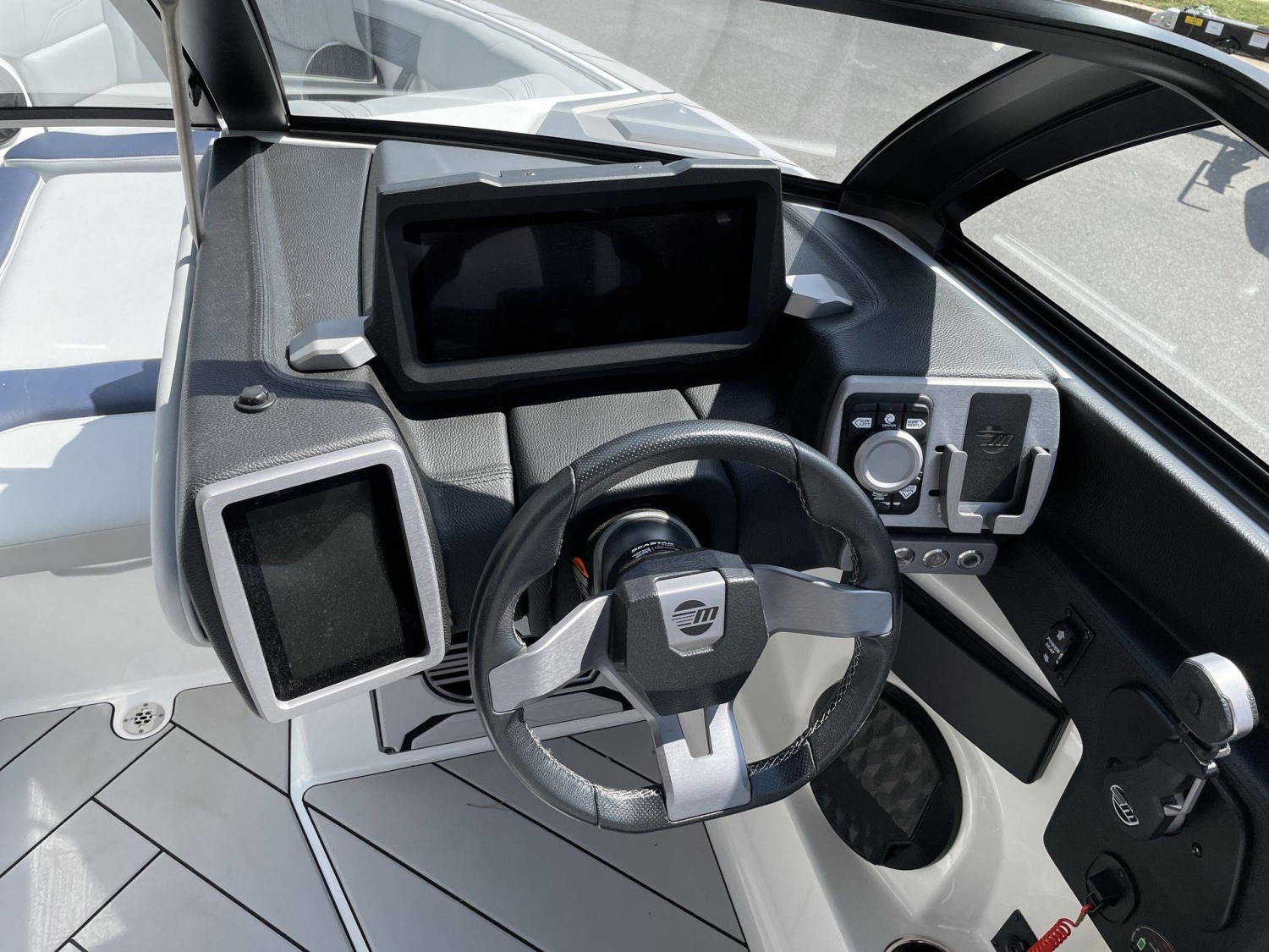 2023 Malibu 25 LSV