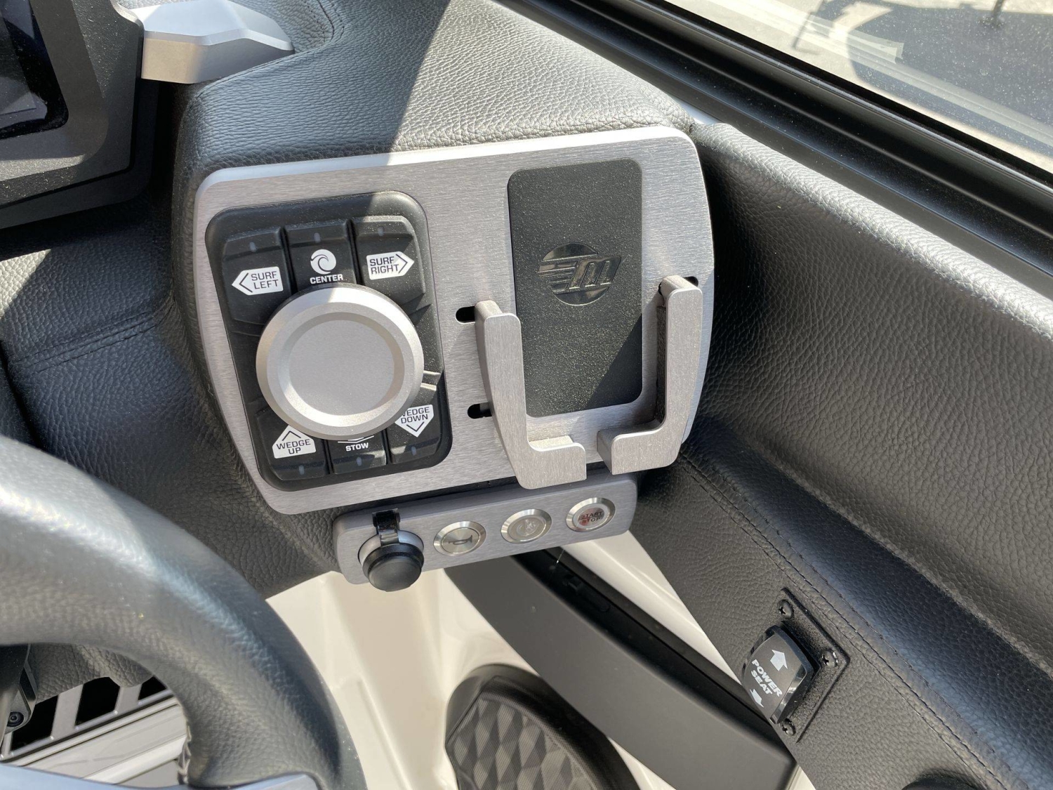 2023 Malibu 25 LSV