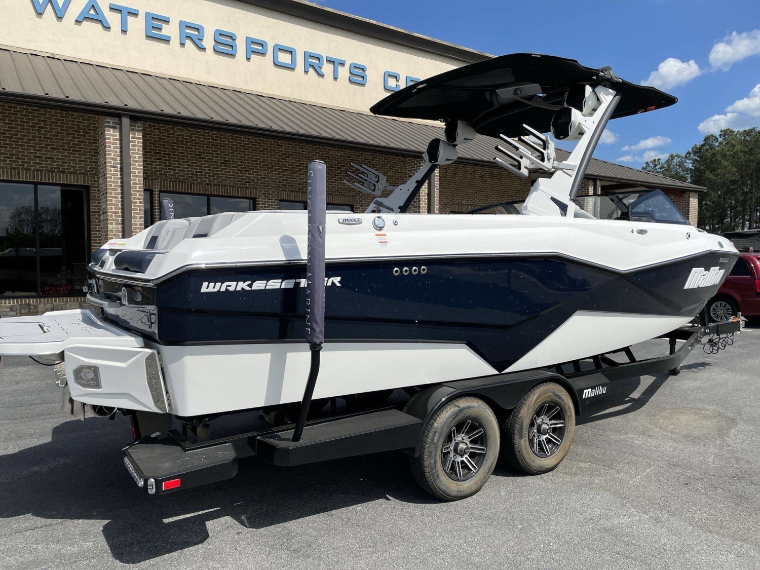 2023 Malibu 25 LSV