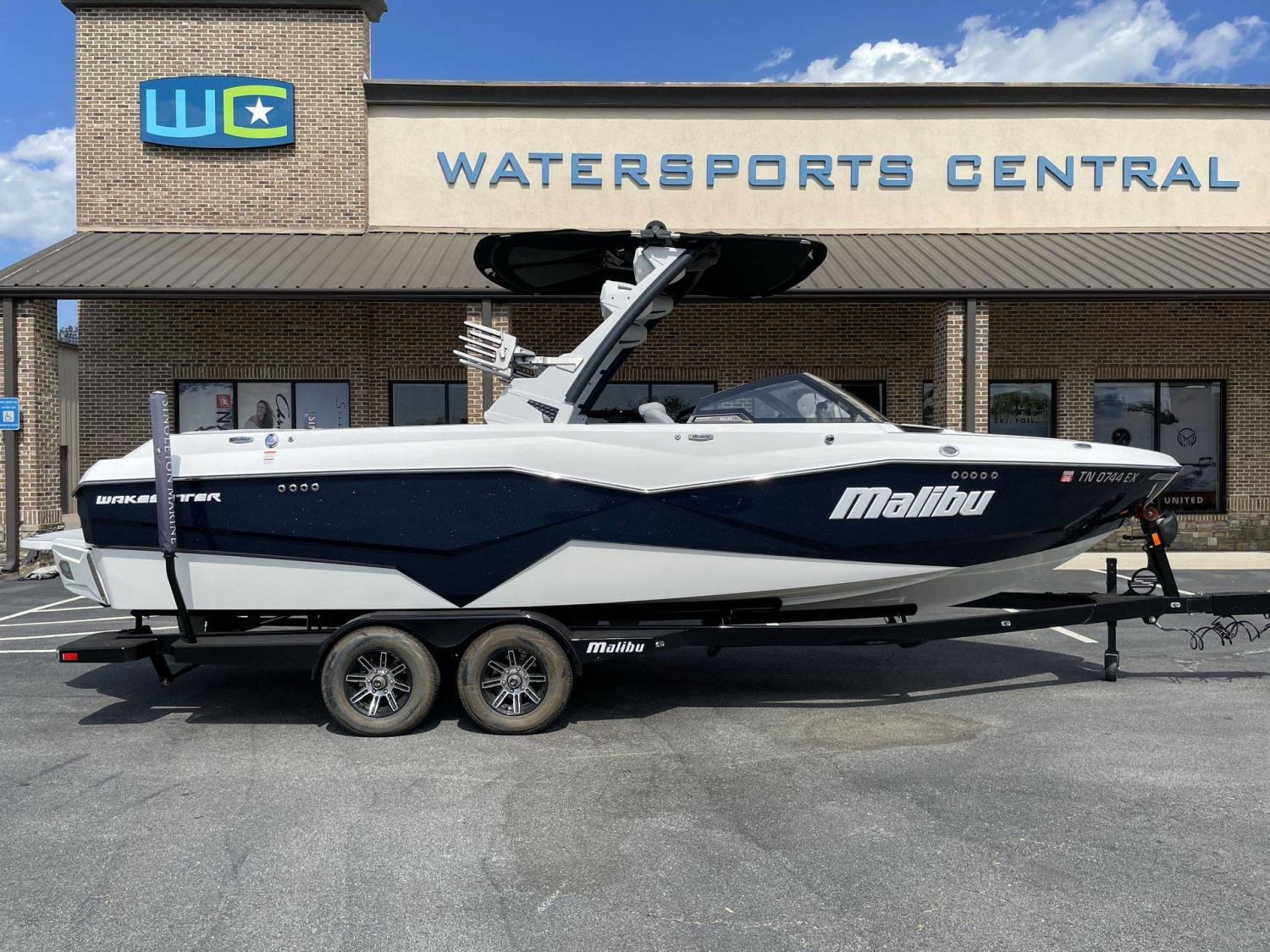 2023 Malibu 25 LSV